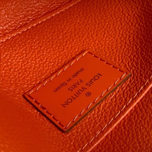 LOUIS VUITTON Epi Pochette Cosmetics PM makeup pouch Cosmetics Pouch - Picture 13 of 16